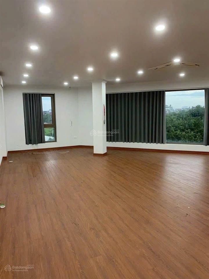 Cổ linh  tòa nhà 6 tầng, thang máy  30tr  vp, cty