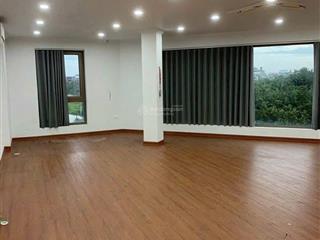 Cổ linh  tòa nhà 6 tầng, thang máy  30tr  vp, cty