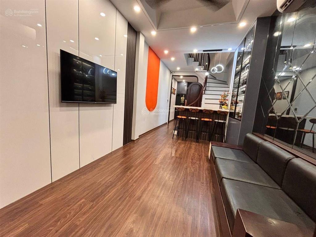 Thạch bàn  nguyên căn 5 tầng  3 ngủ  10tr