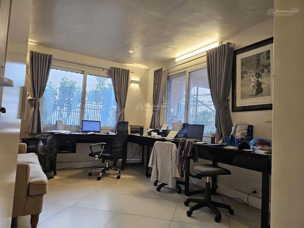 Ngọc thụy  biệt thự sân vườn, view sông đuống  5 ngủ  full đồ