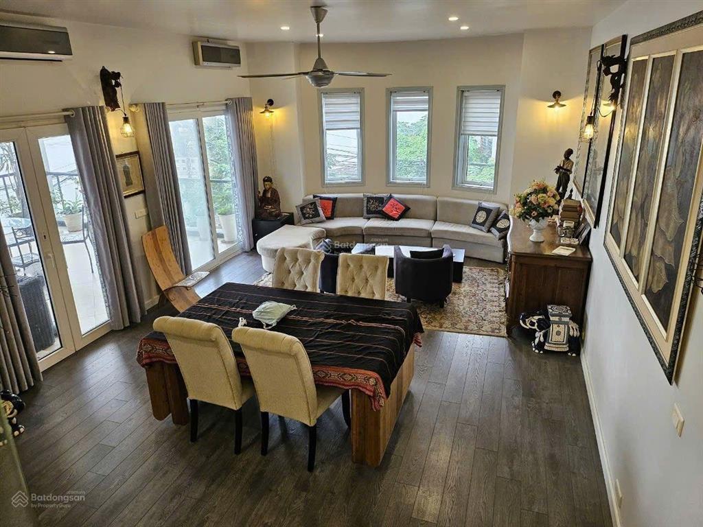 Ngọc thụy  biệt thự sân vườn, view sông đuống  5 ngủ  full đồ