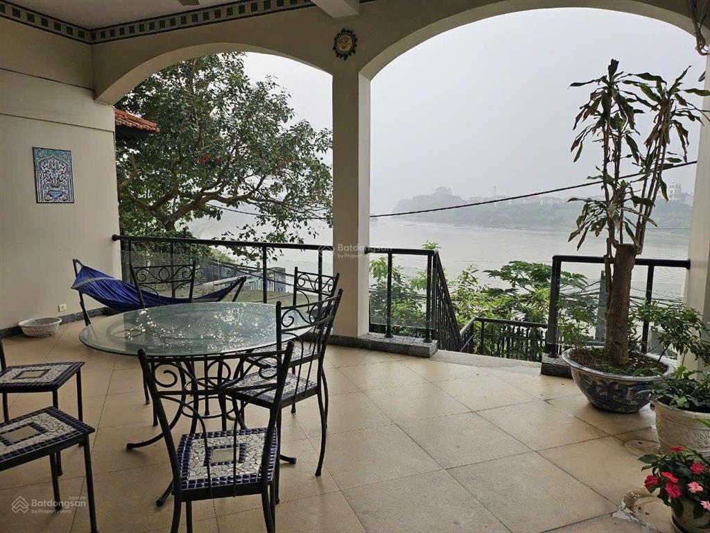 Ngọc thụy  biệt thự sân vườn, view sông đuống  5 ngủ  full đồ