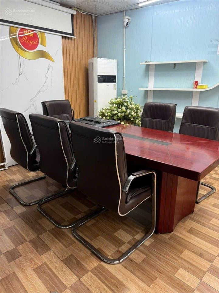 Đức giang  kho 1300m2  3 pha  container