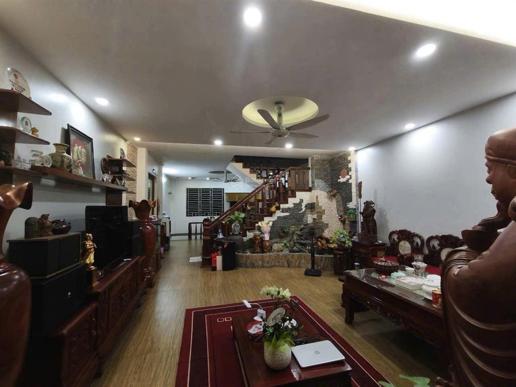 Hoa lâm  nguyên căn 4 tầng, mặt tiền to  ô tô  ở, kd, vp