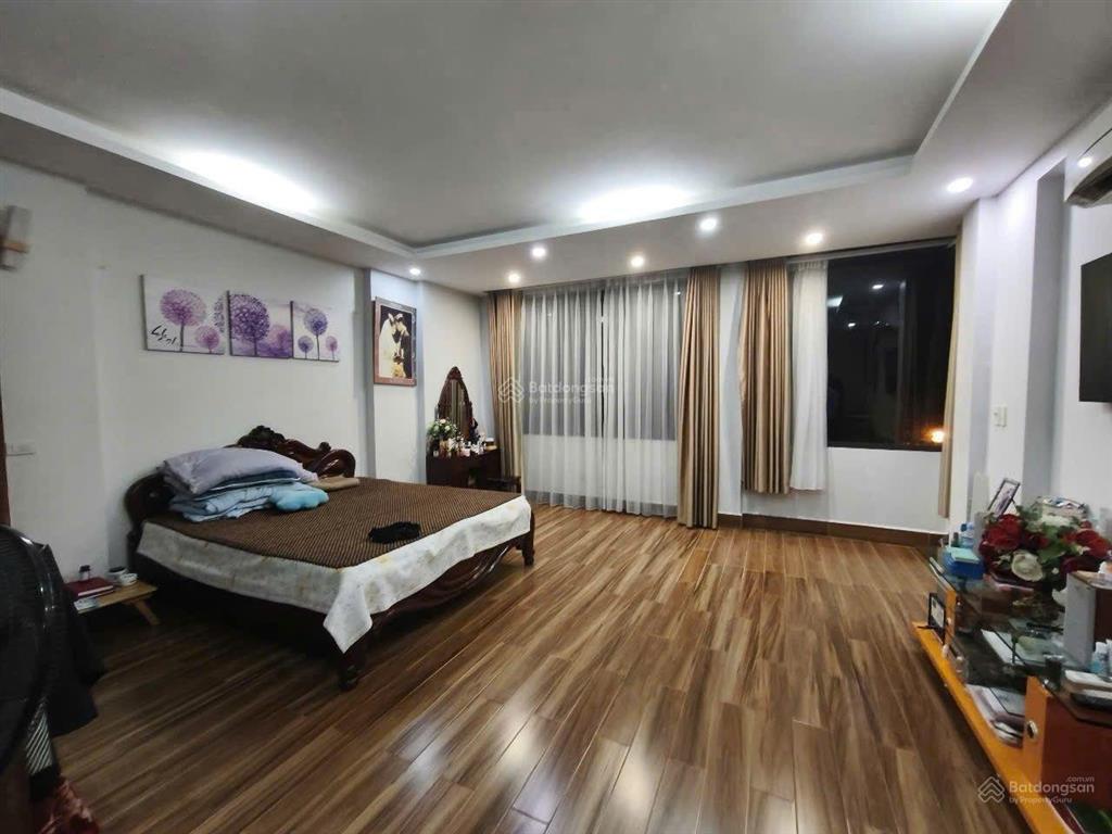 Hoa lâm  nguyên căn 4 tầng, mặt tiền to  ô tô  ở, kd, vp