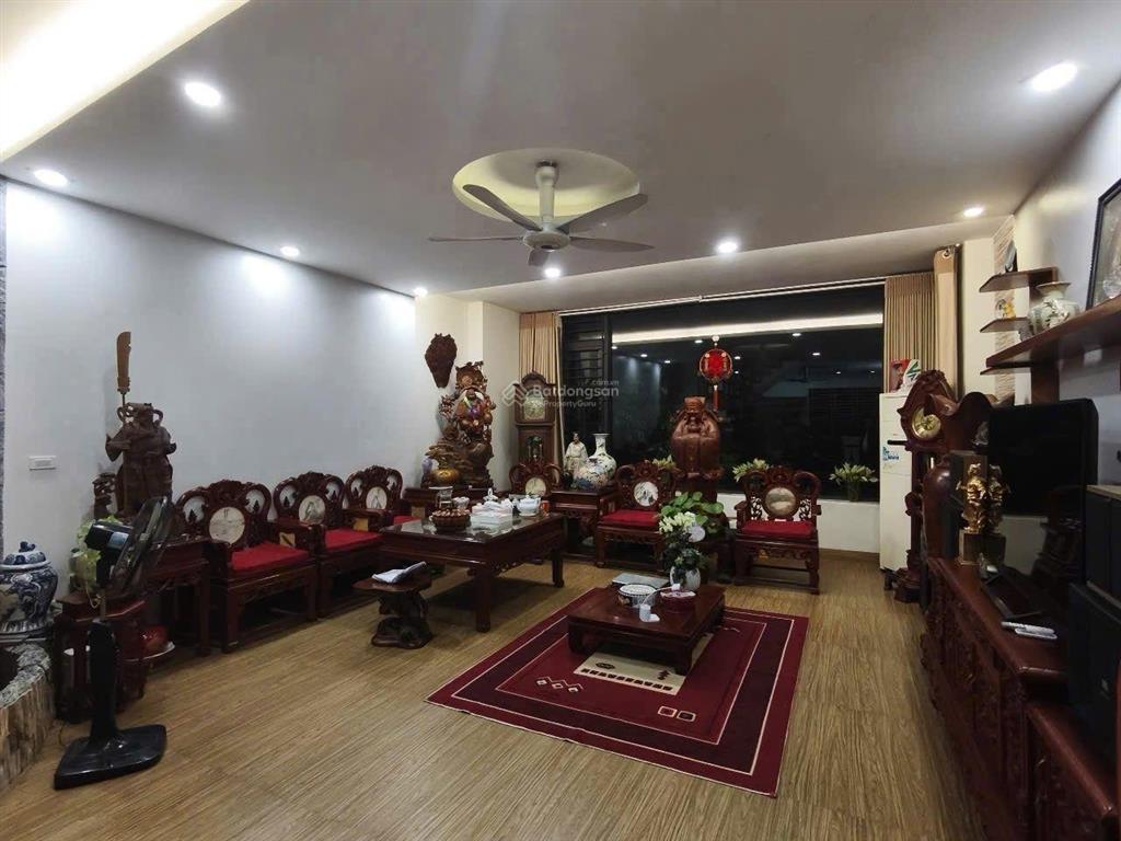 Hoa lâm  nguyên căn 4 tầng, mặt tiền to  ô tô  ở, kd, vp