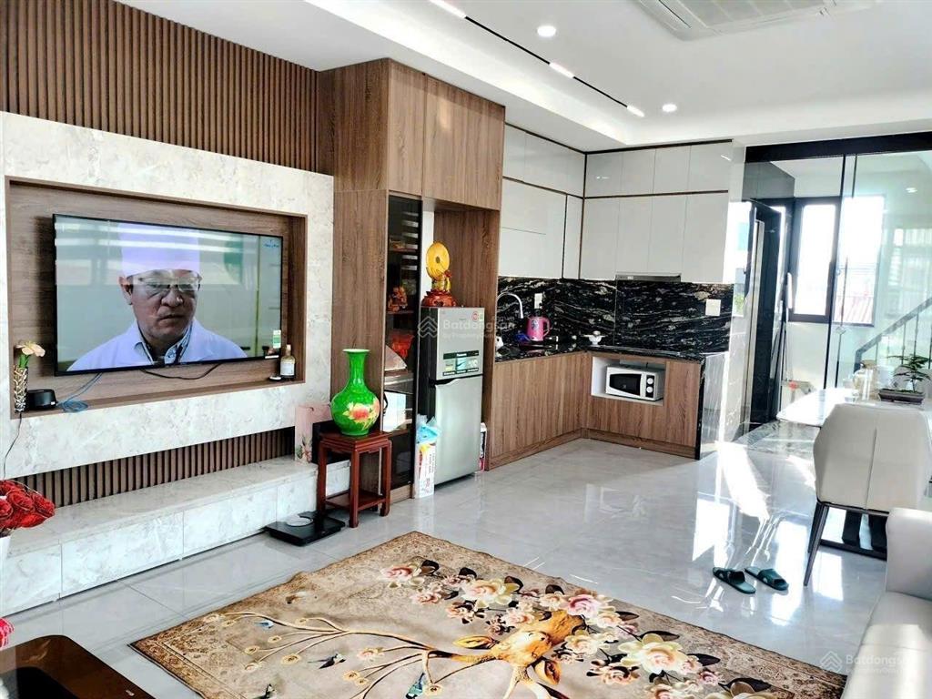 Nguyễn sơn  nguyên căn mới đẹp  full đồ  40m2  6 tầng, thang máy