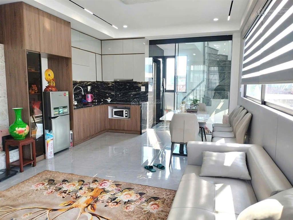 Nguyễn sơn  nguyên căn mới đẹp  full đồ  40m2  6 tầng, thang máy