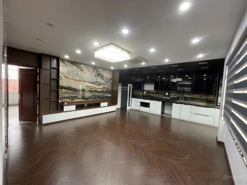 Mp nguyễn văn cừ  tòa nhà 120m2  6 tầng, thang máy  full đồ  gara