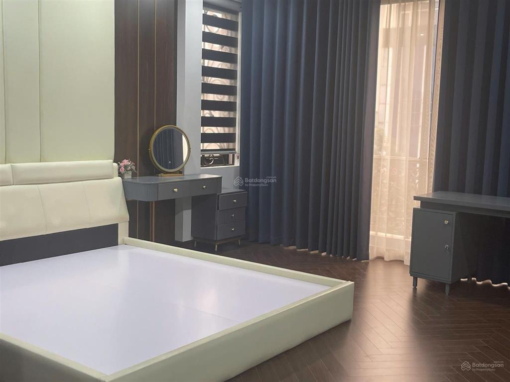 Mp nguyễn văn cừ  tòa nhà 120m2  6 tầng, thang máy  full đồ  gara