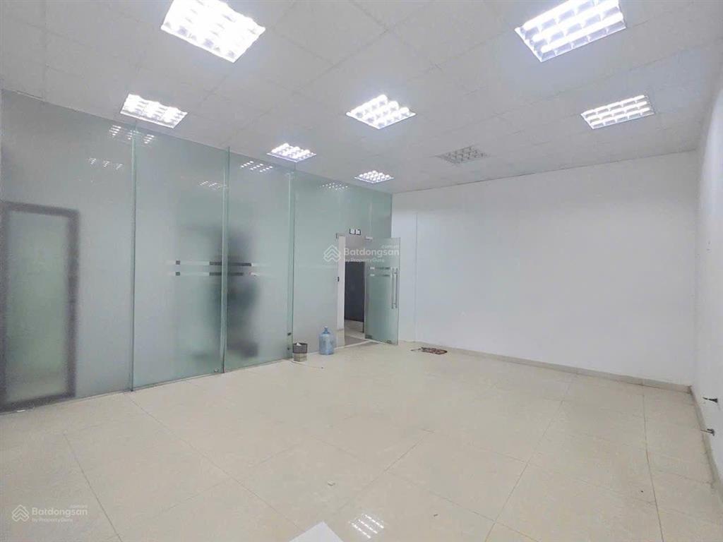 Mp nguyễn văn cừ  nhà 6 tầng  240m2/sàn  cty, vp