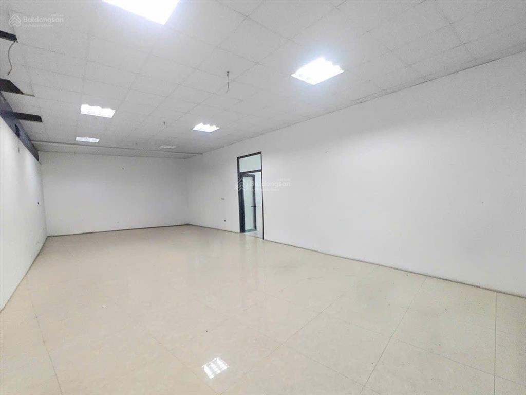 Mp nguyễn văn cừ  nhà 6 tầng  240m2/sàn  cty, vp