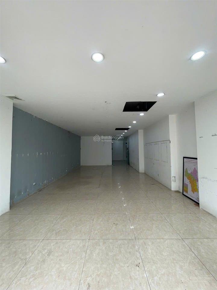 Mp nguyễn văn cừ  nhà 6 tầng  240m2/sàn  cty, vp