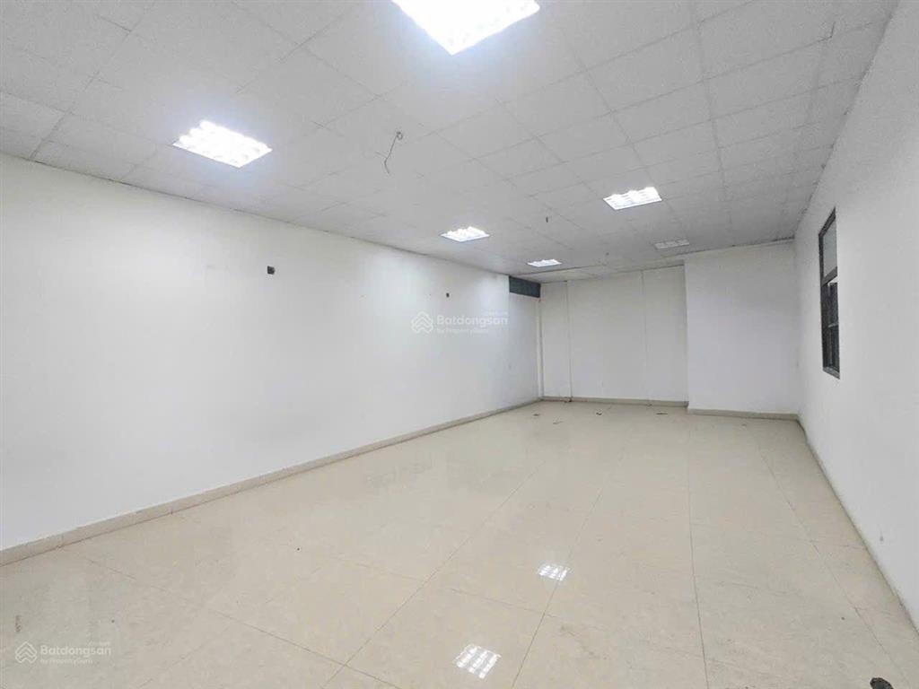 Mp nguyễn văn cừ  nhà 6 tầng  240m2/sàn  cty, vp