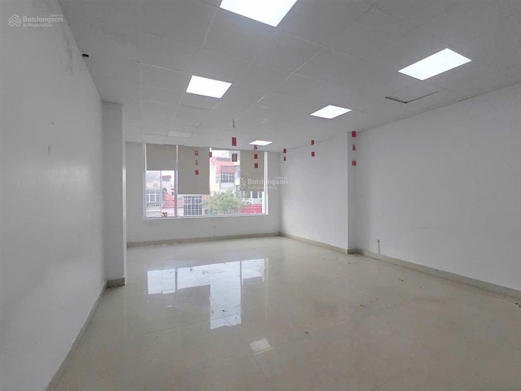 Mp nguyễn văn cừ  nhà 6 tầng  240m2/sàn  cty, vp