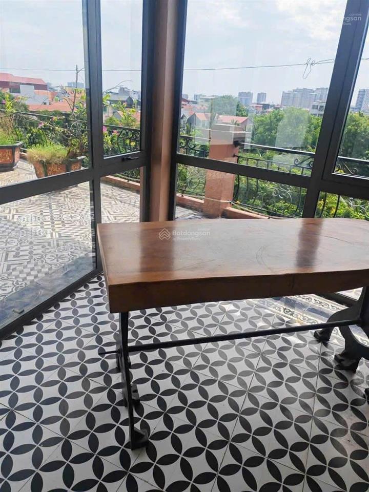 Việt hưng  tòa nhà 5 tầng thang máy, lô góc  kd, vp, showroom