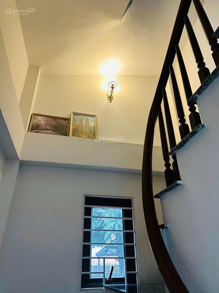 Bát khối  nhà 40m2 xây 5 tầng mới đẹp  full đồ  ô tô  9tr