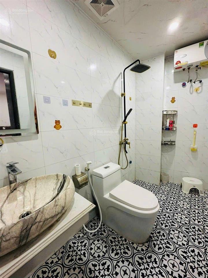 Bát khối  nhà 40m2 xây 5 tầng mới đẹp  full đồ  ô tô  9tr