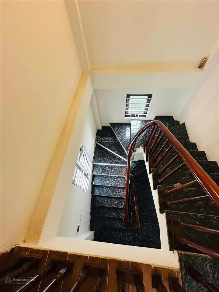Bát khối  nhà 40m2 xây 5 tầng mới đẹp  full đồ  ô tô  9tr