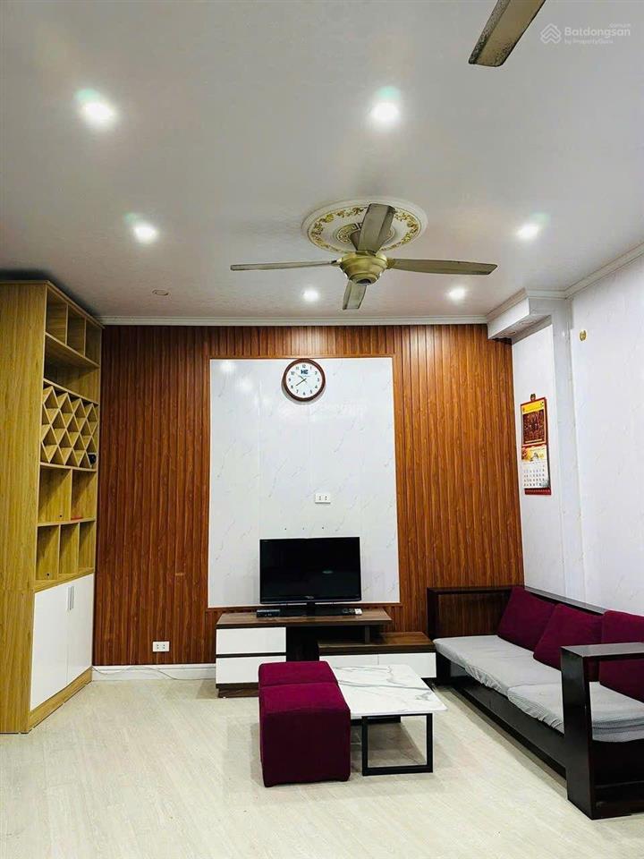 Bát khối  nhà 40m2 xây 5 tầng mới đẹp  full đồ  ô tô  9tr