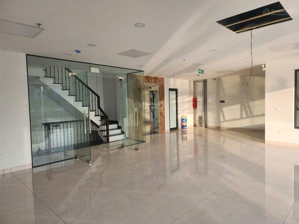 Bồ đề  tòa nhà 7 tầng, thang máy  sàn 138m2  view hồ