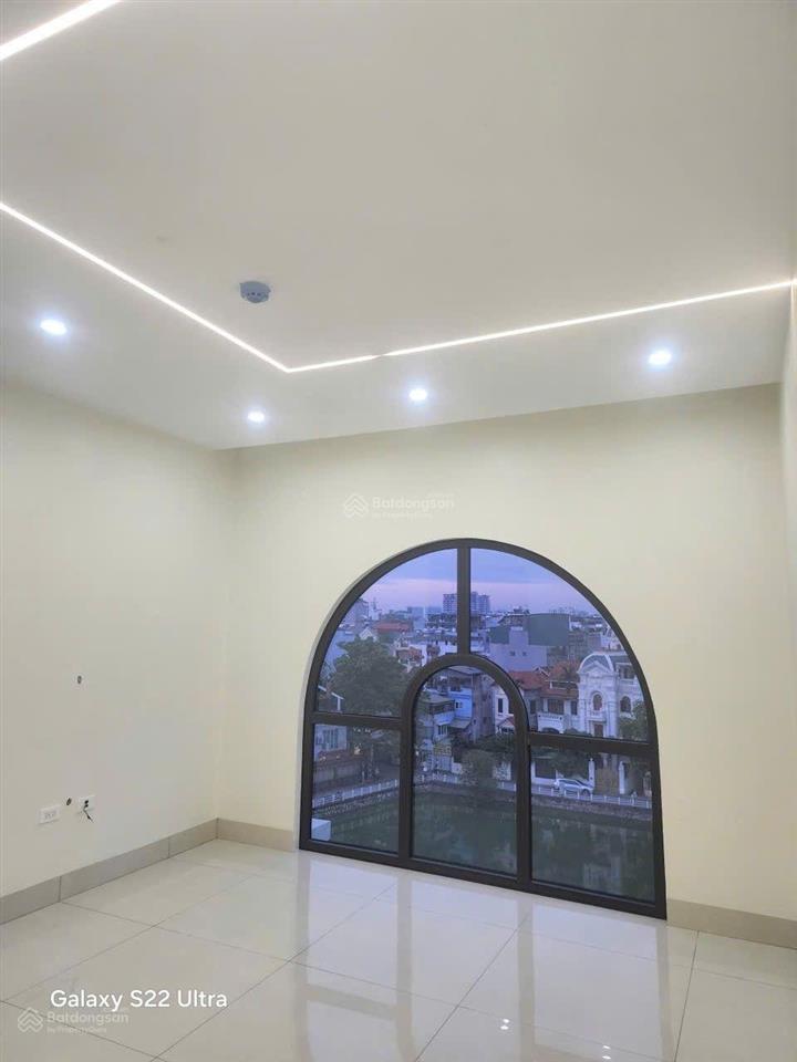 Bồ đề  tòa nhà 7 tầng, thang máy  sàn 138m2  view hồ