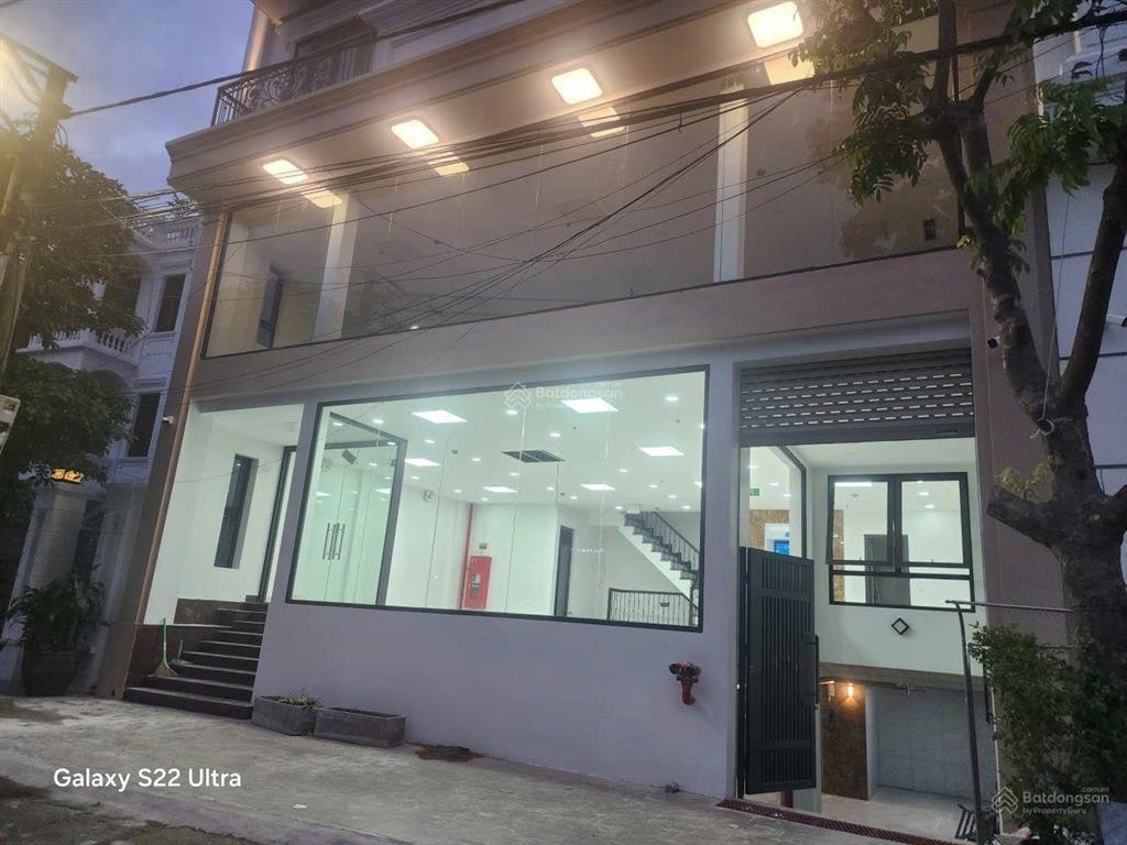 Bồ đề  tòa nhà 7 tầng, thang máy  sàn 138m2  view hồ