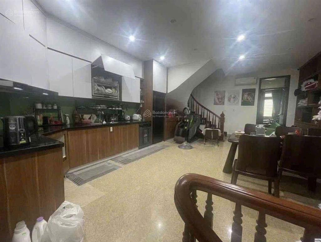 Giang biên, việt hưng  nguyên căn 74m2  4 tầng  vỉa hè, ô tô tránh  ở, kd