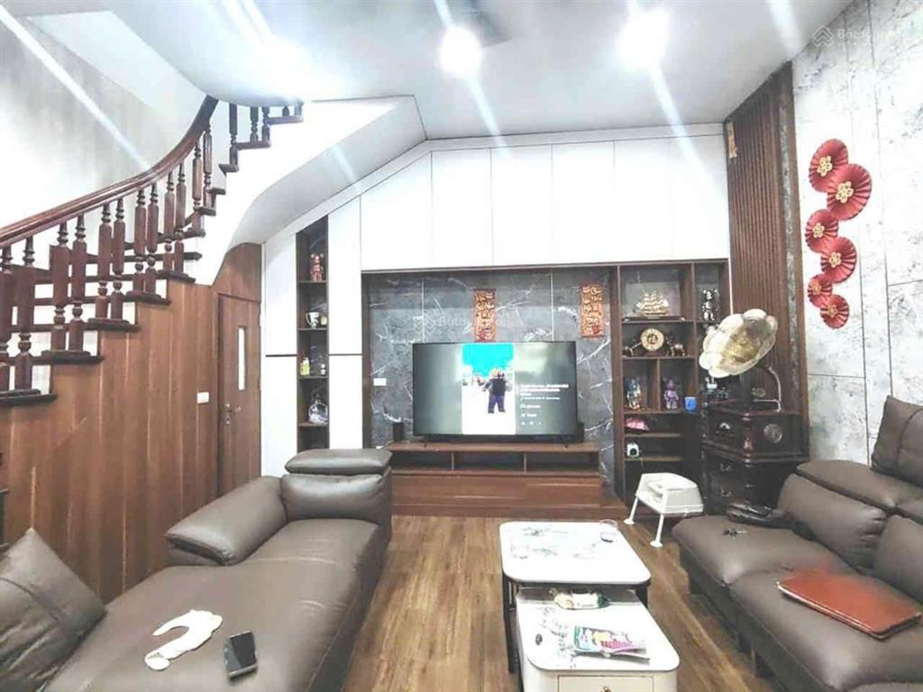 Giang biên, việt hưng  nguyên căn 74m2  4 tầng  vỉa hè, ô tô tránh  ở, kd