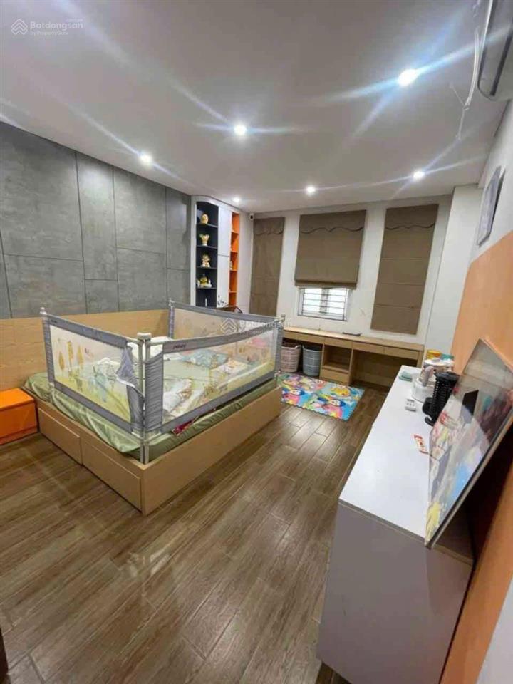 Giang biên, việt hưng  nguyên căn 74m2  4 tầng  vỉa hè, ô tô tránh  ở, kd