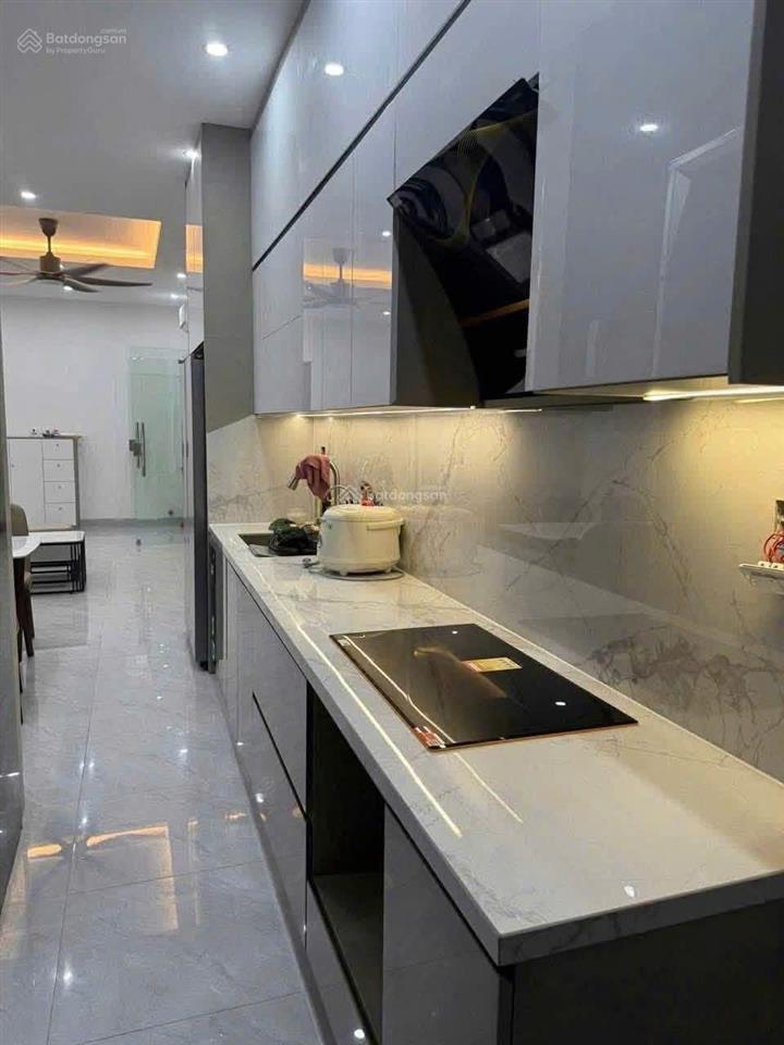 Bồ đề  nguyên căn 6 tầng, thang máy  full đồ  15tr
