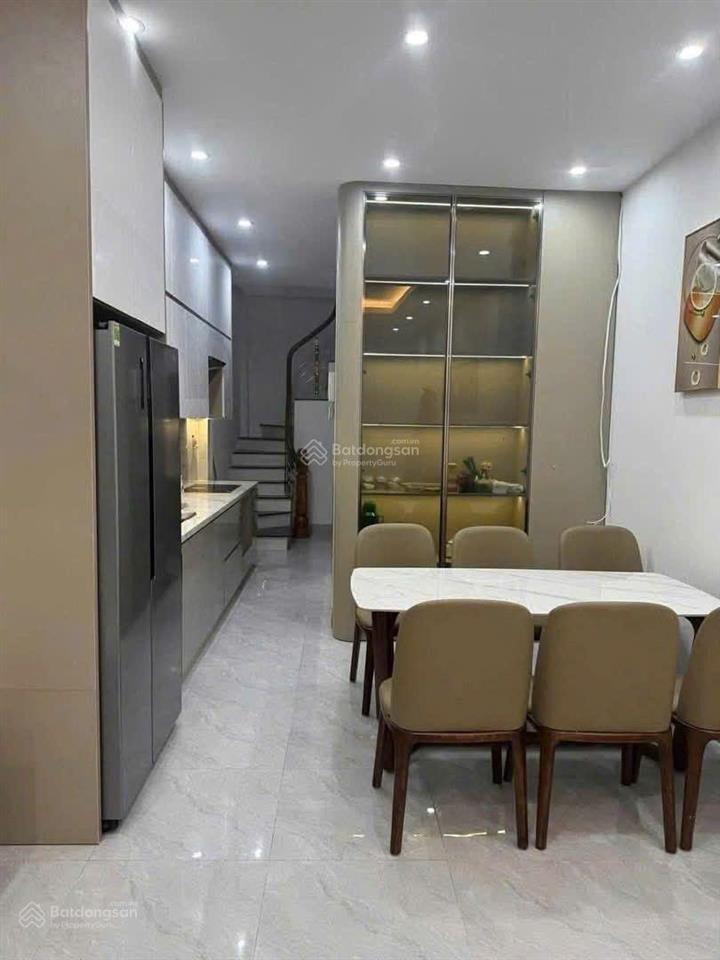 Bồ đề  nguyên căn 6 tầng, thang máy  full đồ  15tr
