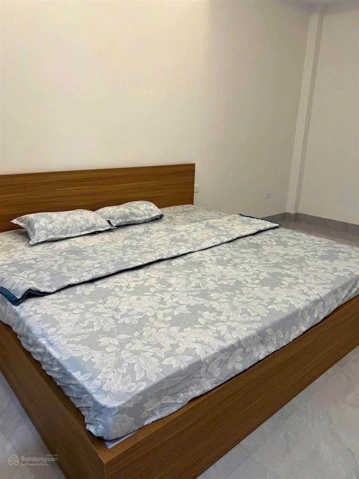 Bồ đề  nguyên căn 6 tầng, thang máy  full đồ  15tr