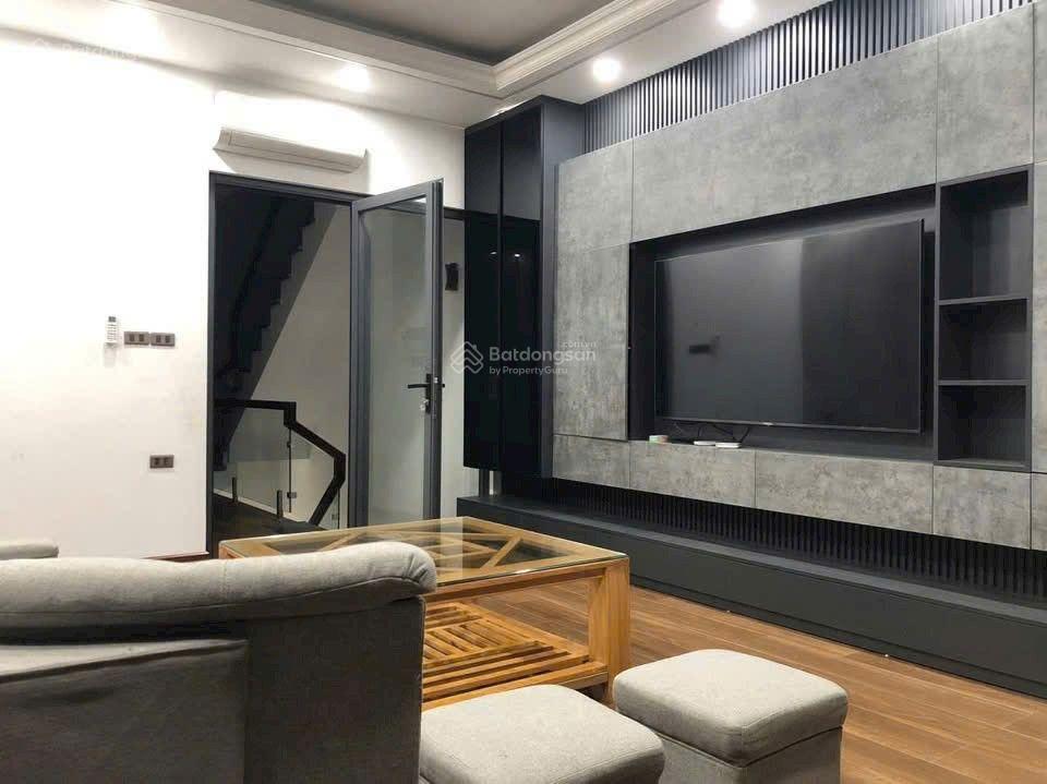 Việt hưng  nguyên căn 5 tầng, thang máy  gara ô tô  full đồ  16,5tr
