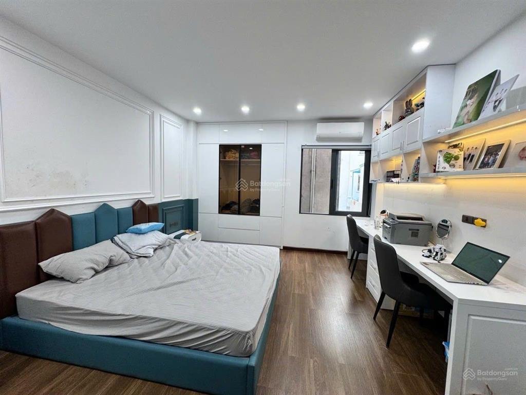 Việt hưng  nguyên căn 5 tầng, thang máy  gara ô tô  full đồ  16,5tr
