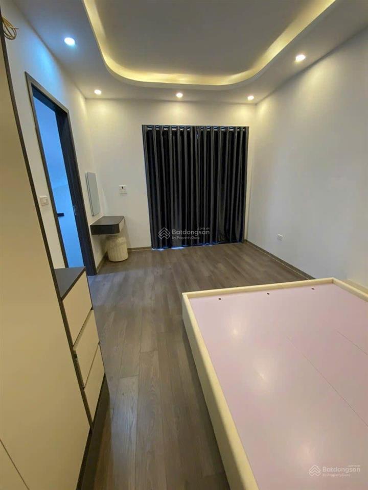 Gia thụy  nguyên căn 6 tầng  full đồ  13,5tr