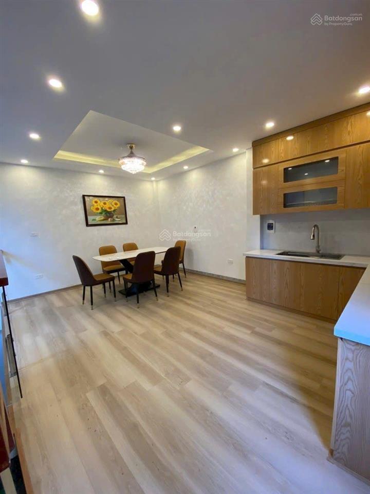 Gia thụy  nguyên căn 6 tầng  full đồ  13,5tr