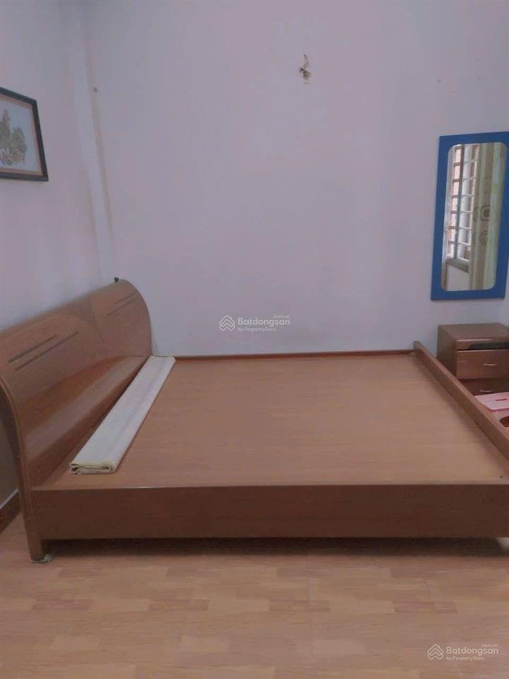 Ngay bigc  nhà 4 tầng  3 ngủ  gần full đồ  ô tô đỗ cửa