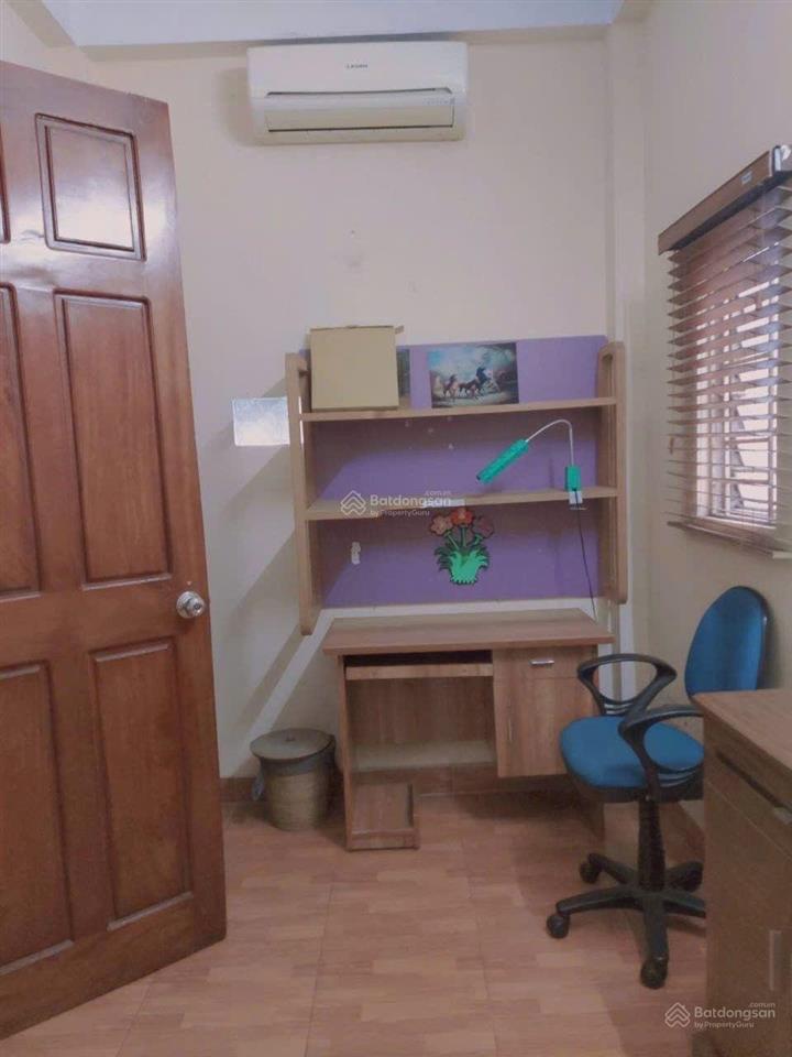 Ngay bigc  nhà 4 tầng  3 ngủ  gần full đồ  ô tô đỗ cửa