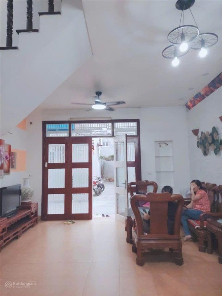 Ngay bigc  nhà 4 tầng  3 ngủ  gần full đồ  ô tô đỗ cửa