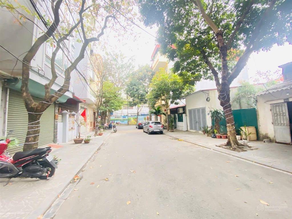 Khu phân lô 918  nhà 60m2 * 3 tầng  mới sơn sửa  chỉ 10tr