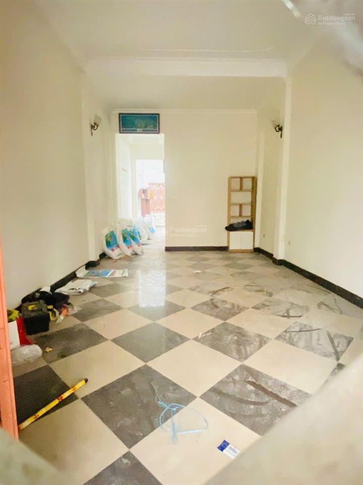 Khu phân lô 918  nhà 60m2 * 3 tầng  mới sơn sửa  chỉ 10tr