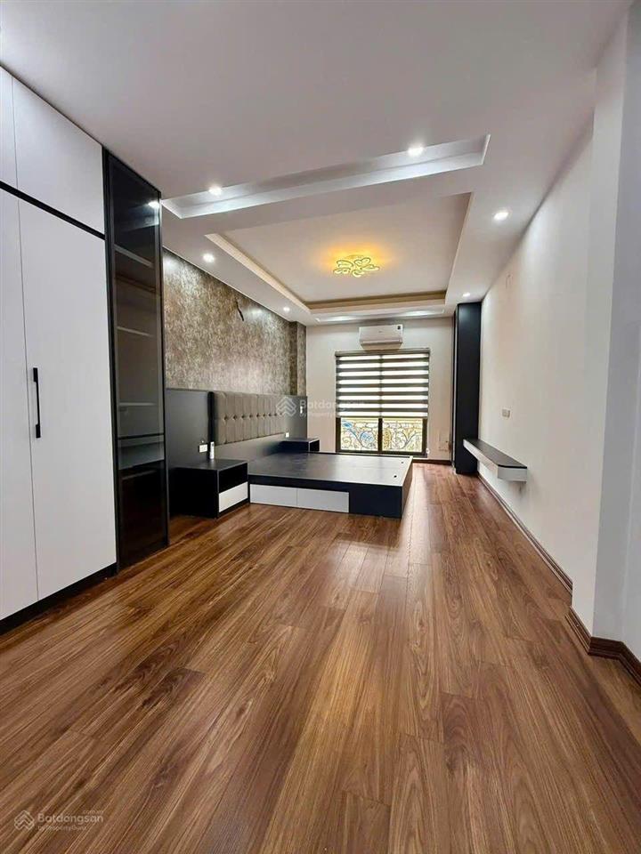 Thạch bàn  nhà 50m2  6 tầng, thang máy  full đồ  ô tô  12,5tr