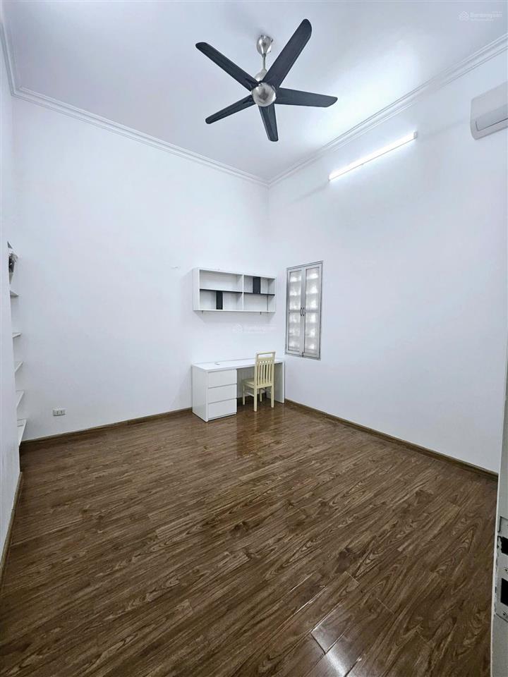 Hồng tiến  nguyên căn 90m2  3 tầng  full đồ