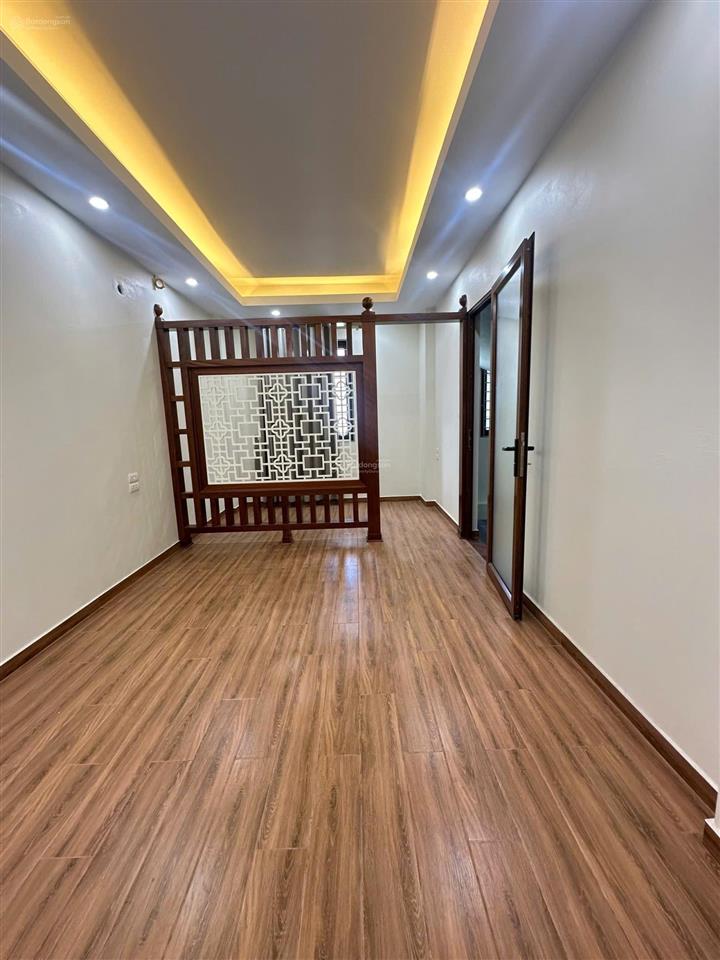 Tư đình  nguyên căn 6 tầng, thang máy  ô tô gần