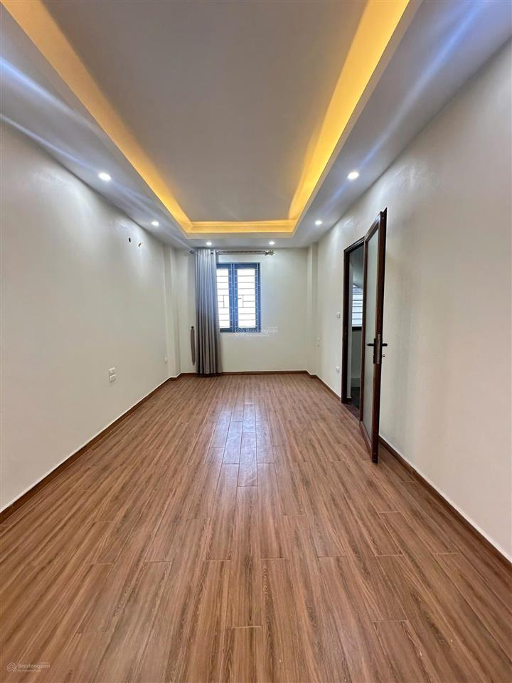 Tư đình  nguyên căn 6 tầng, thang máy  ô tô gần