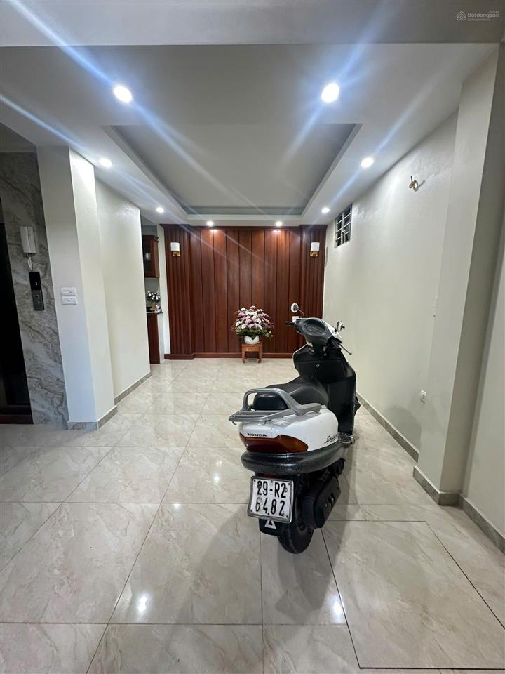 Tư đình  nguyên căn 6 tầng, thang máy  ô tô gần