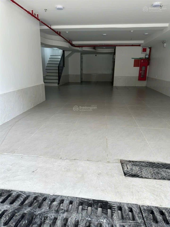 Cổ linh  cho thuê tòa nhà 8 tầng, thang máy  mới 100%