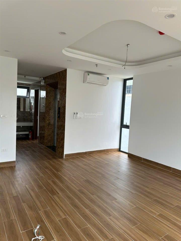 Cổ linh  cho thuê tòa nhà 8 tầng, thang máy  mới 100%