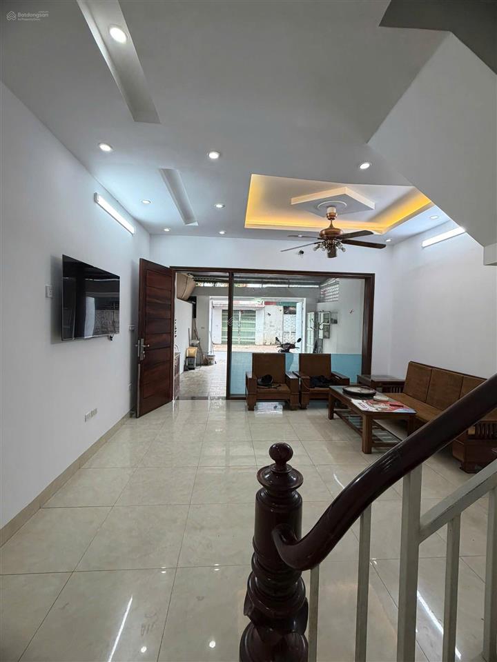 Phúc lợi  nguyên căn 102m2 xây 5 tầng  ở, vp, cty